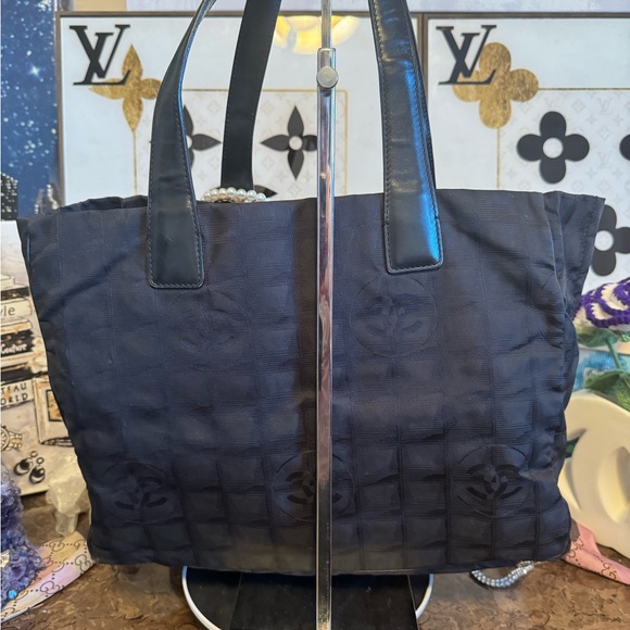 Chanel Travel Line Tote and matching long zippy wallet - Picture 5 of 16